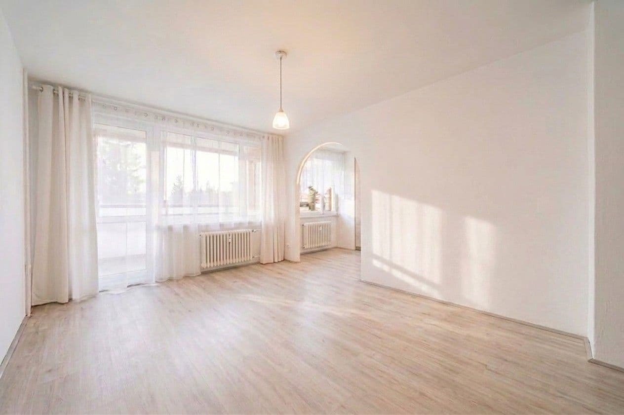 Prenájom bytu 3-izbový 75 m², Jažlovická, Praha, Praha Prenájom bytu 3-izbový 75 m², Jažlovická, Praha, Praha