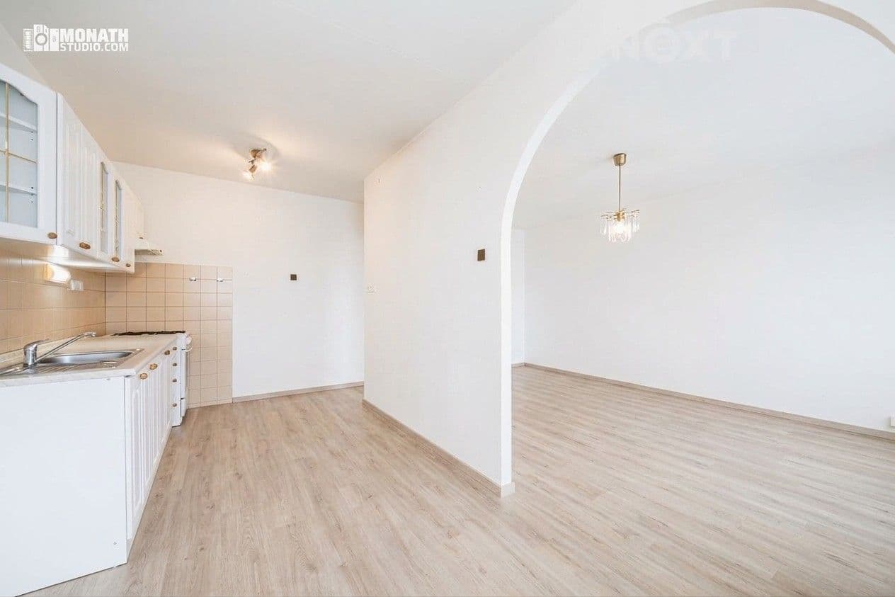 Prenájom bytu 3-izbový 75 m², Jažlovická, Praha, Praha Prenájom bytu 3-izbový 75 m², Jažlovická, Praha, Praha