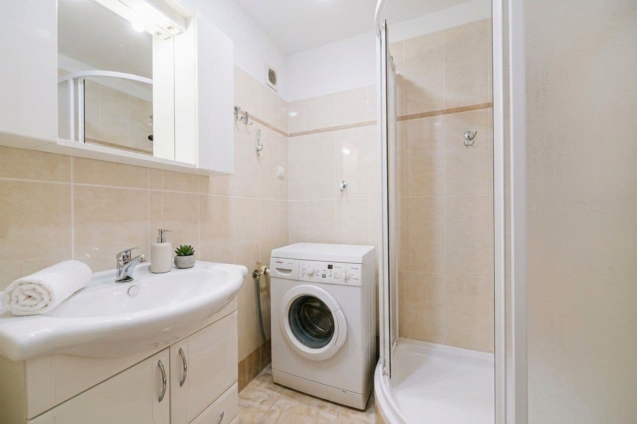 Prenájom bytu 3-izbový 75 m², Jažlovická, Praha, Praha Prenájom bytu 3-izbový 75 m², Jažlovická, Praha, Praha