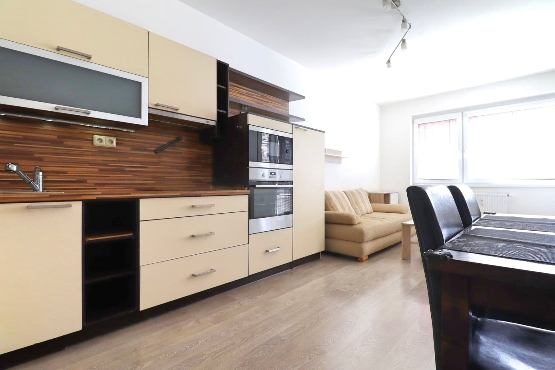 Prenájom bytu 2-izbový 45 m², Zakšínská, Praha, Praha Prenájom bytu 2-izbový 45 m², Zakšínská, Praha, Praha