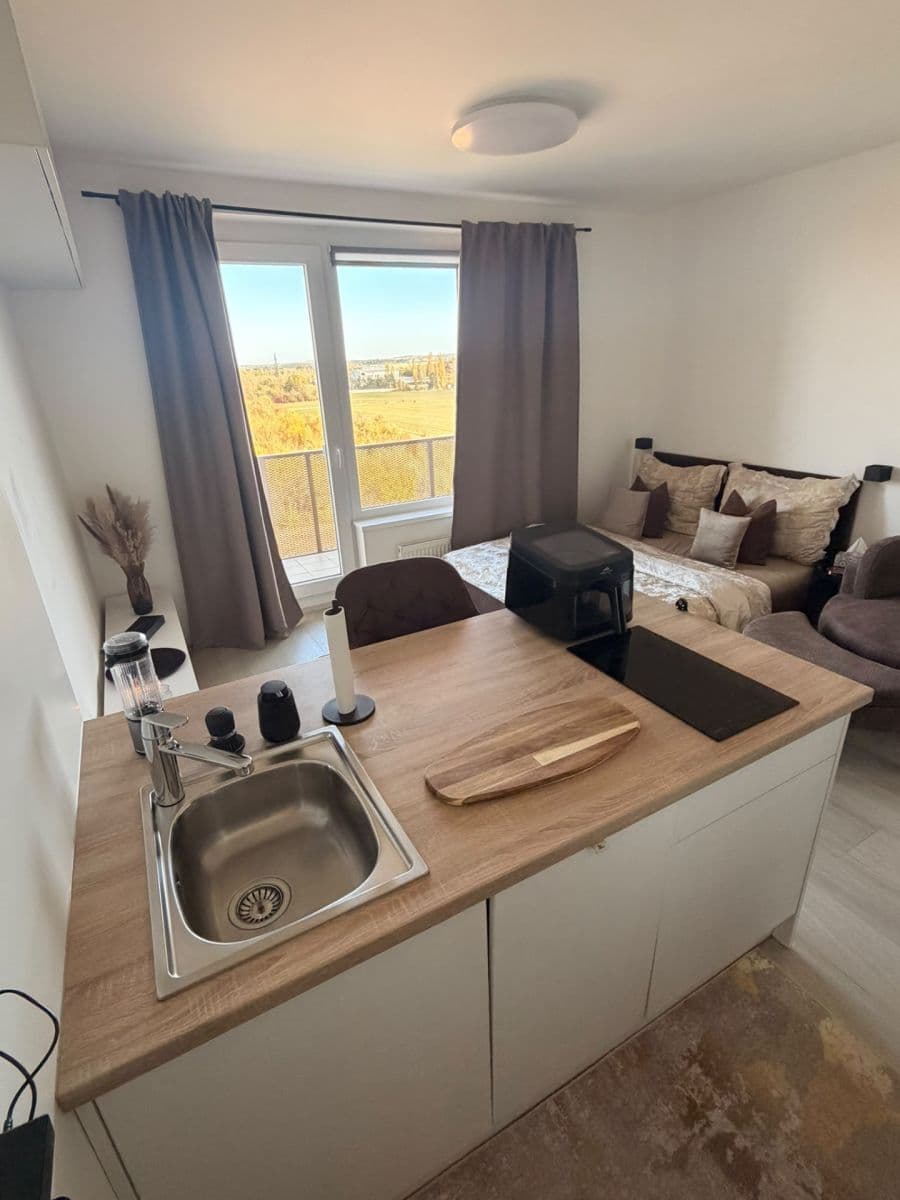Prenájom bytu 1-izbový 28 m², Honzíkova, Praha, Praha Prenájom bytu 1-izbový 28 m², Honzíkova, Praha, Praha
