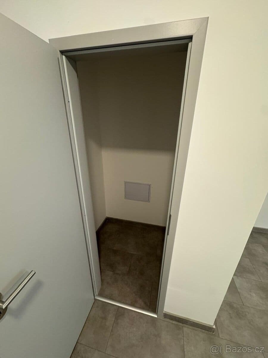 Prenájom bytu 2-izbový 54 m², Dukelská, Třinec, Moravskoslezský kraj Prenájom bytu 2-izbový 54 m², Dukelská, Třinec, Moravskoslezský kraj