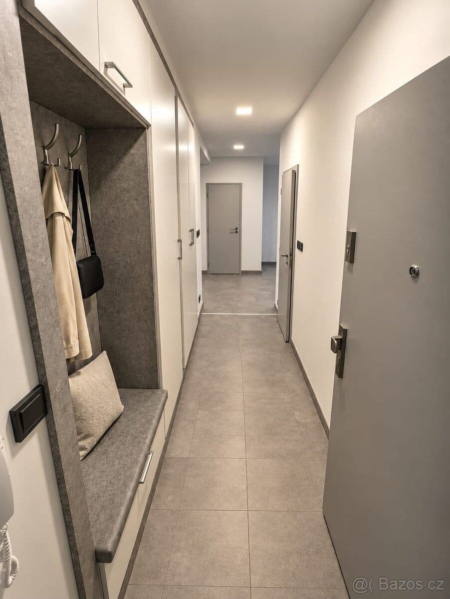Prenájom bytu 2-izbový 54 m², Dukelská, Třinec, Moravskoslezský kraj Prenájom bytu 2-izbový 54 m², Dukelská, Třinec, Moravskoslezský kraj
