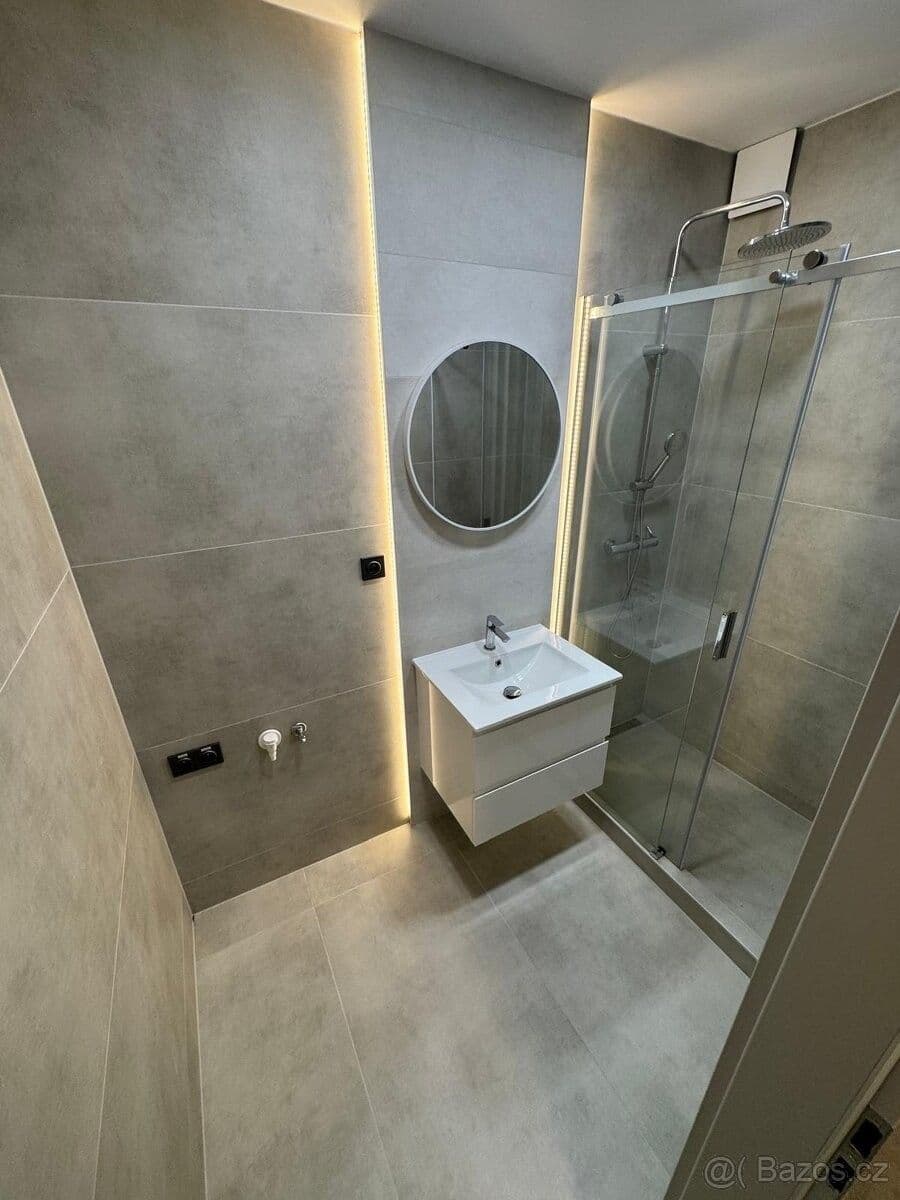 Prenájom bytu 2-izbový 54 m², Dukelská, Třinec, Moravskoslezský kraj Prenájom bytu 2-izbový 54 m², Dukelská, Třinec, Moravskoslezský kraj