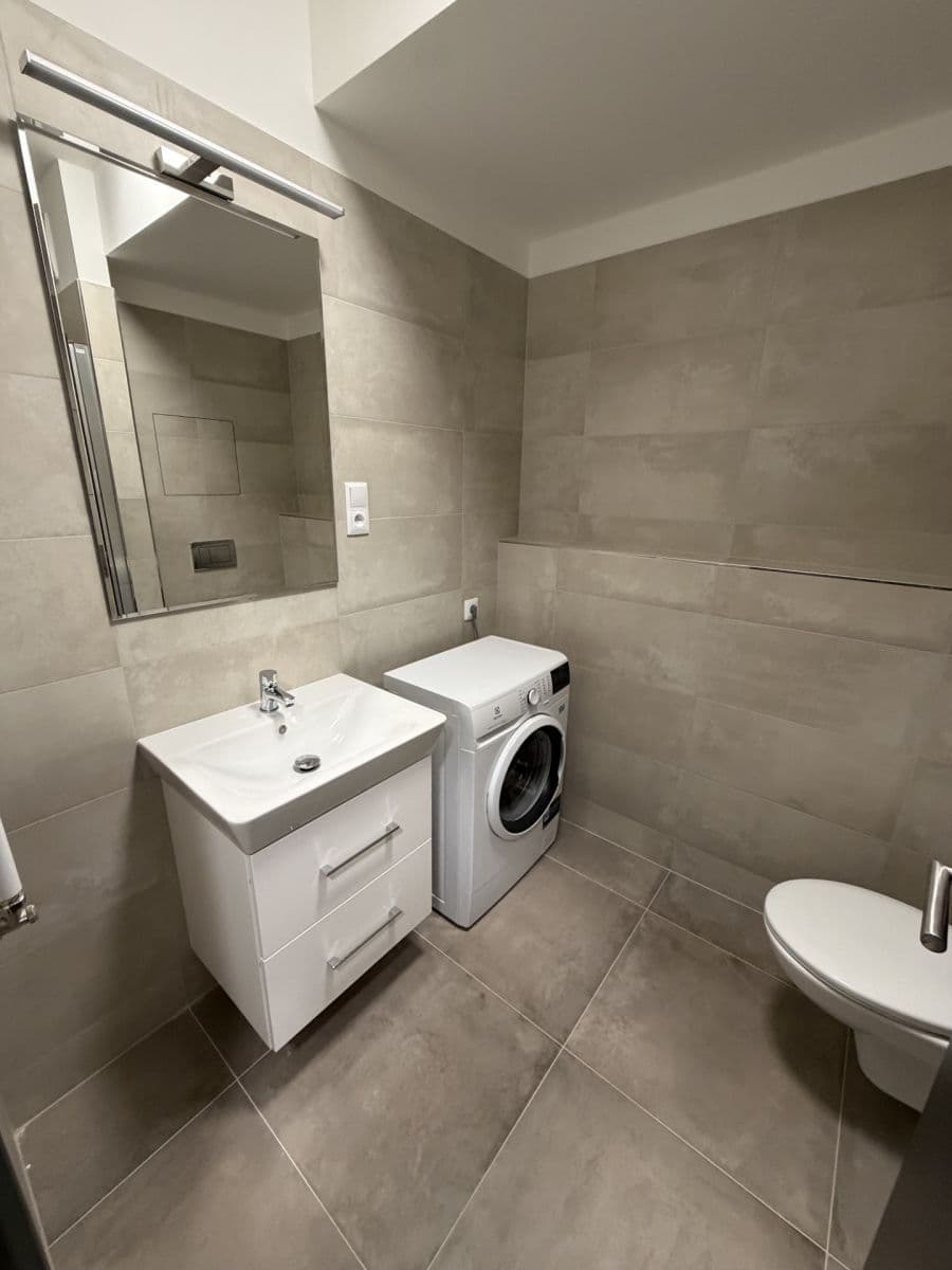 Prenájom bytu 1-izbový 36 m², Gerstelova, Praha, Praha Prenájom bytu 1-izbový 36 m², Gerstelova, Praha, Praha