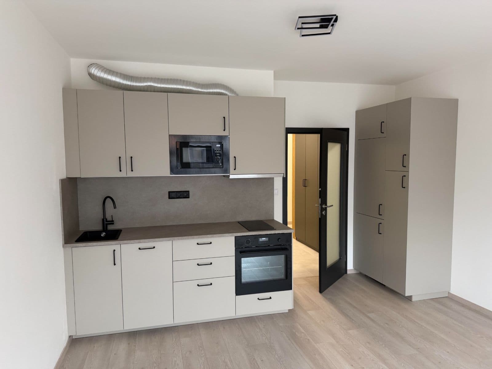 Prenájom bytu 1-izbový 36 m², Gerstelova, Praha, Praha Prenájom bytu 1-izbový 36 m², Gerstelova, Praha, Praha