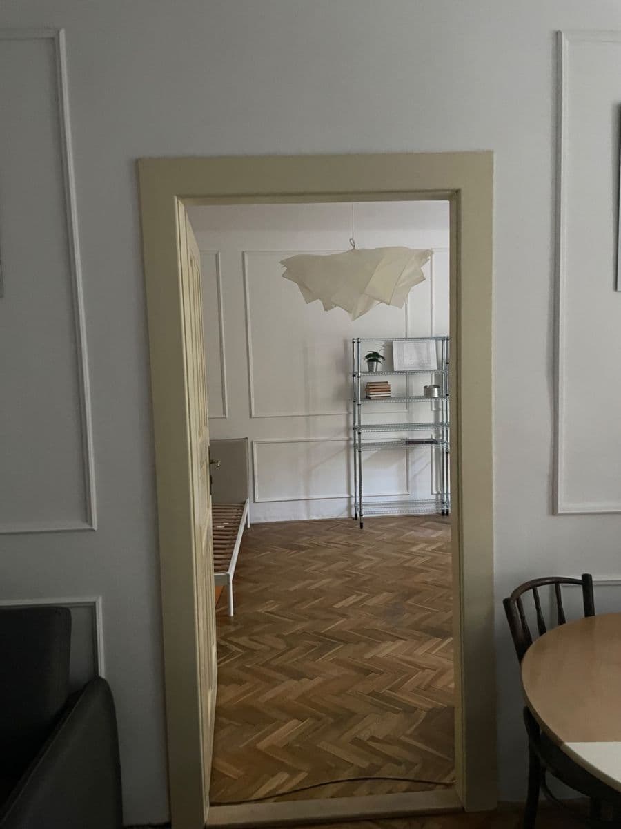 Prenájom bytu 2-izbový 45 m², Bukureštská, Bratislava - mestská časť Staré Mesto, Bratislavský kraj Prenájom bytu 2-izbový 45 m², Bukureštská, Bratislava - mestská časť Staré Mesto, Bratislavský kraj