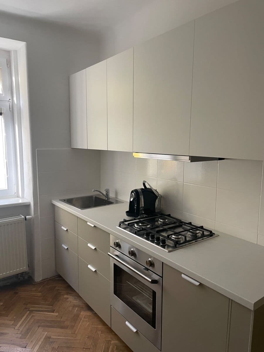 Prenájom bytu 2-izbový 45 m², Bukureštská, Bratislava - mestská časť Staré Mesto, Bratislavský kraj Prenájom bytu 2-izbový 45 m², Bukureštská, Bratislava - mestská časť Staré Mesto, Bratislavský kraj