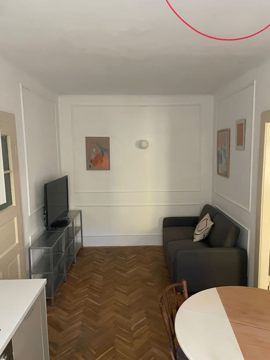 Prenájom bytu 2-izbový 45 m², Bukureštská, Bratislava - mestská časť Staré Mesto, Bratislavský kraj Prenájom bytu 2-izbový 45 m², Bukureštská, Bratislava - mestská časť Staré Mesto, Bratislavský kraj
