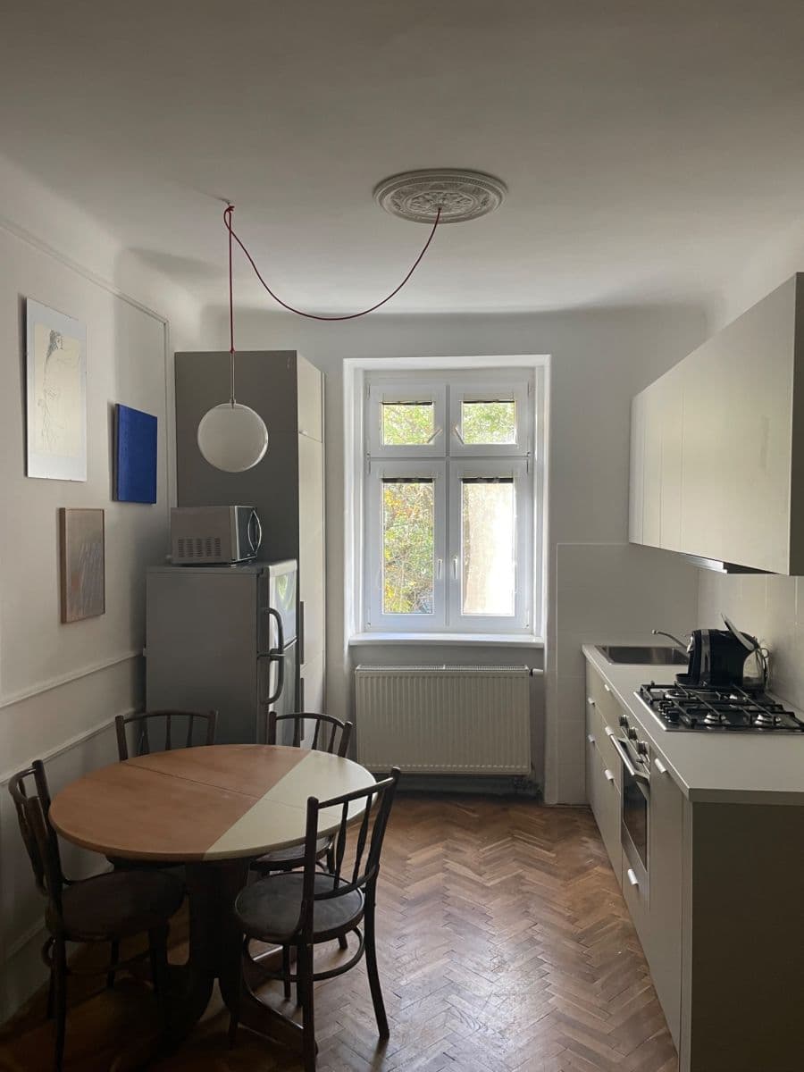 Prenájom bytu 2-izbový 45 m², Bukureštská, Bratislava - mestská časť Staré Mesto, Bratislavský kraj Prenájom bytu 2-izbový 45 m², Bukureštská, Bratislava - mestská časť Staré Mesto, Bratislavský kraj
