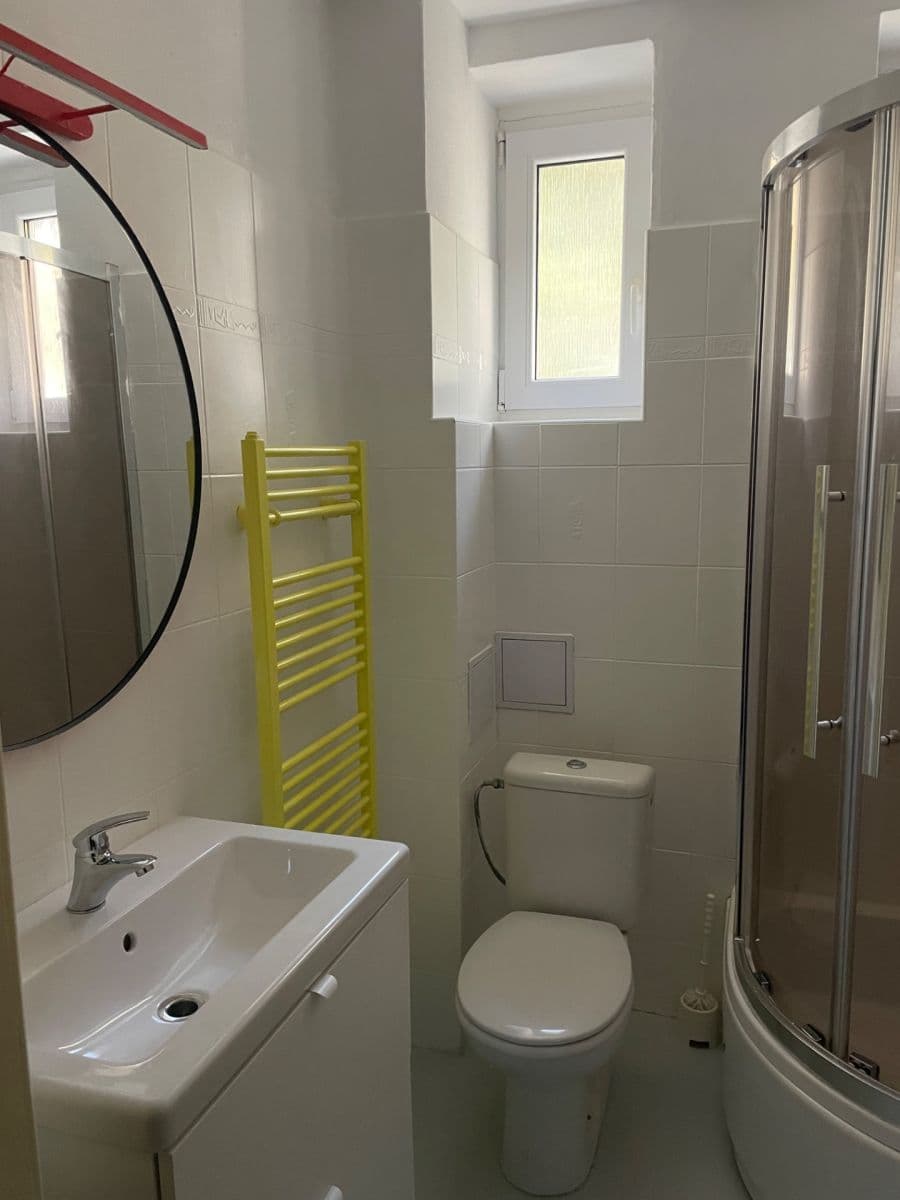 Prenájom bytu 2-izbový 45 m², Bukureštská, Bratislava - mestská časť Staré Mesto, Bratislavský kraj Prenájom bytu 2-izbový 45 m², Bukureštská, Bratislava - mestská časť Staré Mesto, Bratislavský kraj