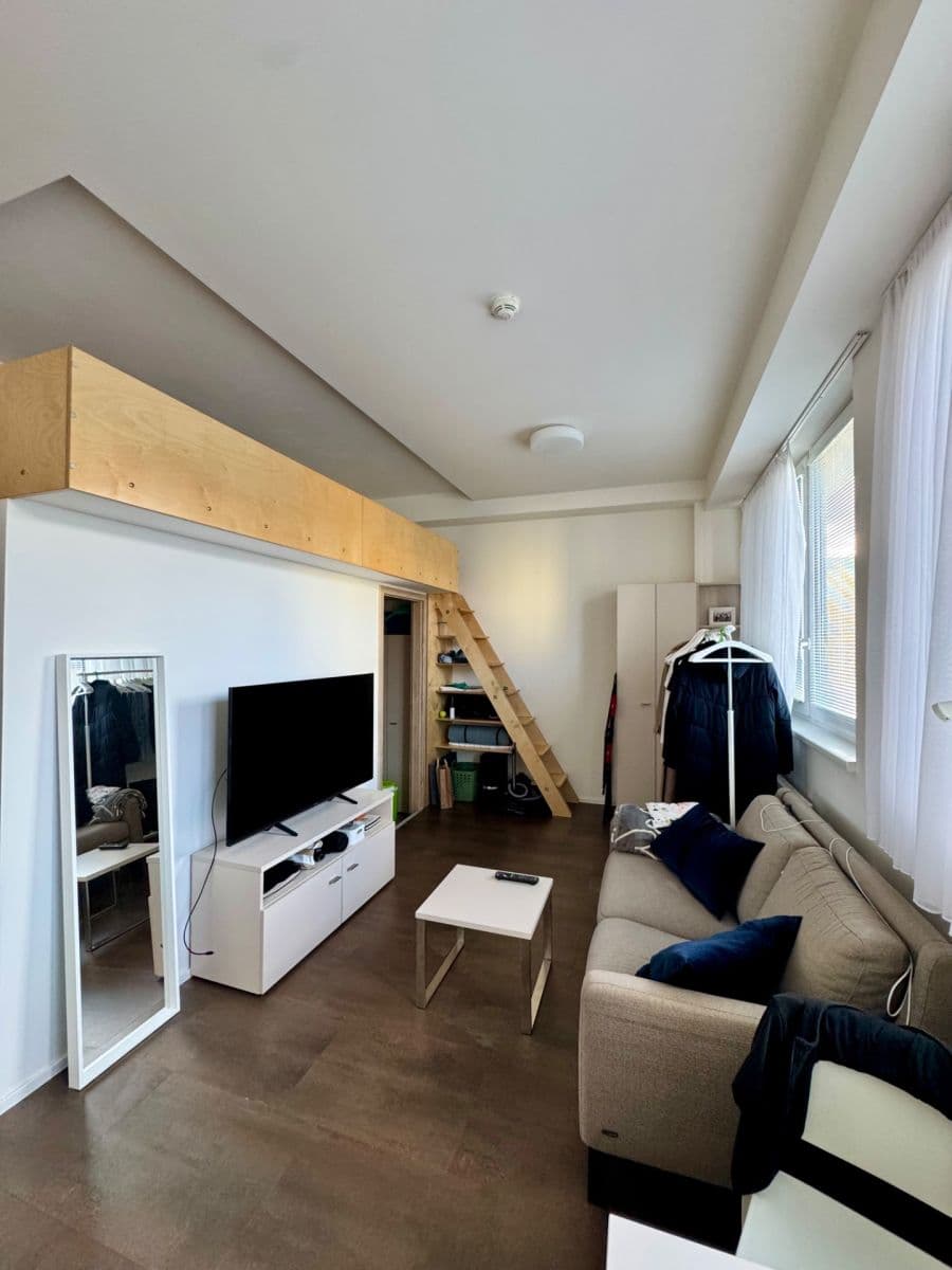 Prenájom bytu 1-izbový 32 m², Geologická, Praha, Praha Prenájom bytu 1-izbový 32 m², Geologická, Praha, Praha