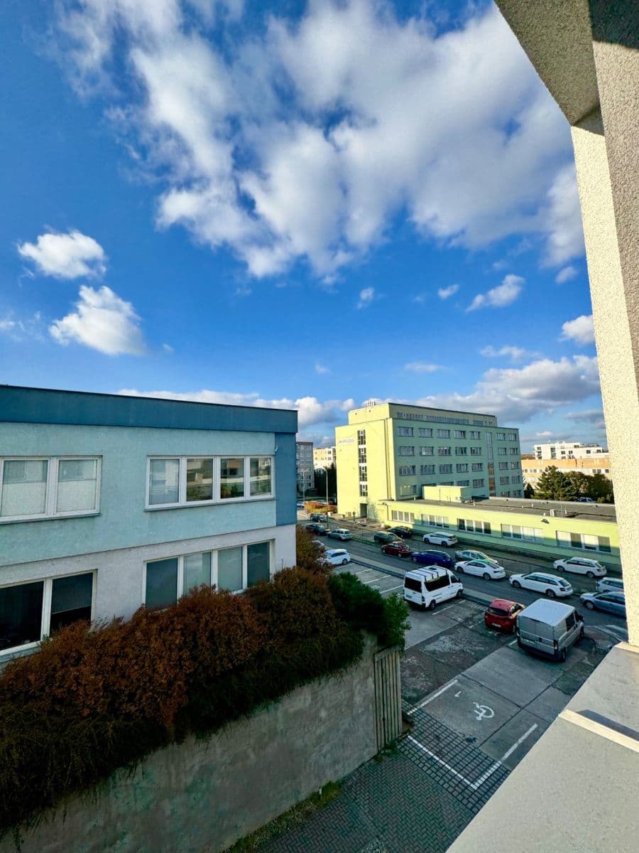 Prenájom bytu 1-izbový 32 m², Geologická, Praha, Praha Prenájom bytu 1-izbový 32 m², Geologická, Praha, Praha