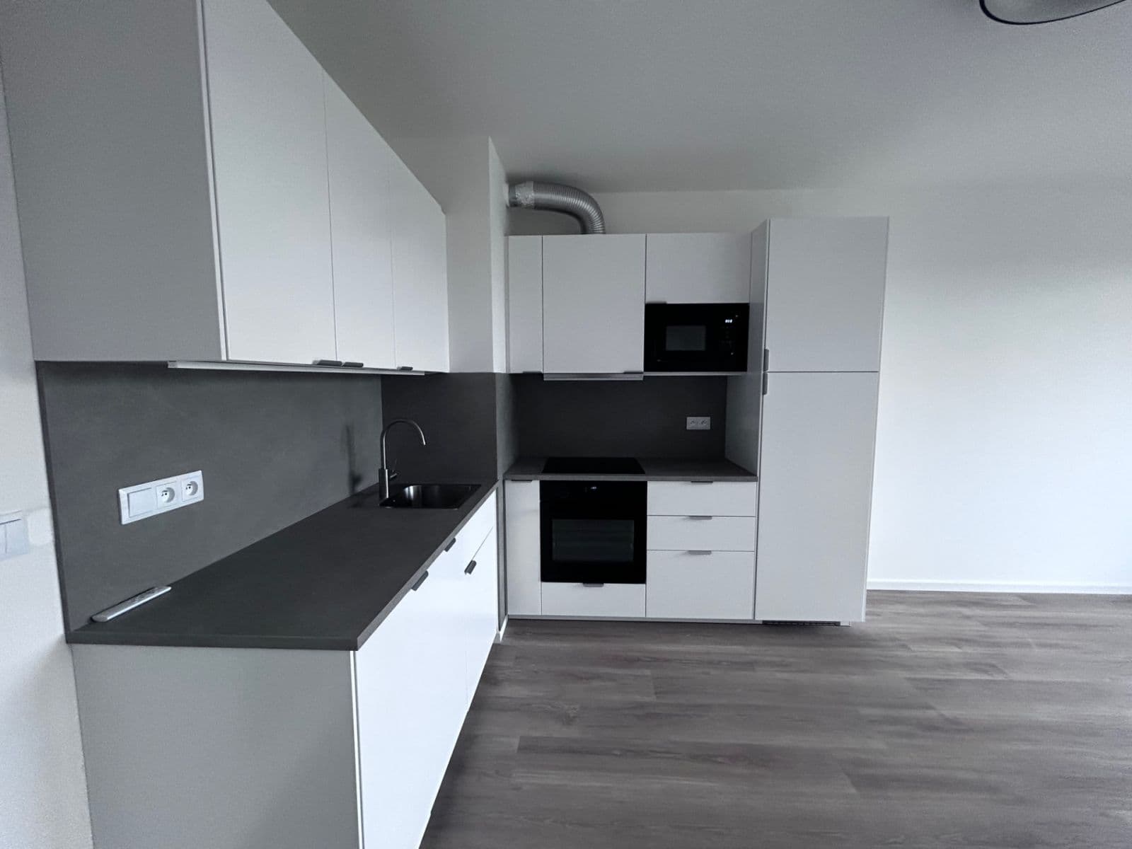 Prenájom bytu 2-izbový 50 m², Divíškové, Praha, Praha Prenájom bytu 2-izbový 50 m², Divíškové, Praha, Praha