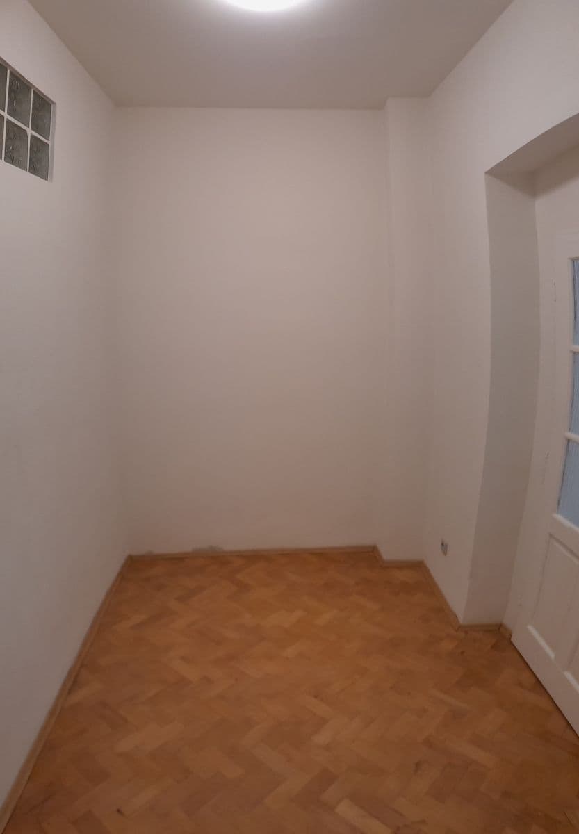 Prenájom bytu 2-izbový 64 m², Viktora Huga, Praha, Praha Prenájom bytu 2-izbový 64 m², Viktora Huga, Praha, Praha