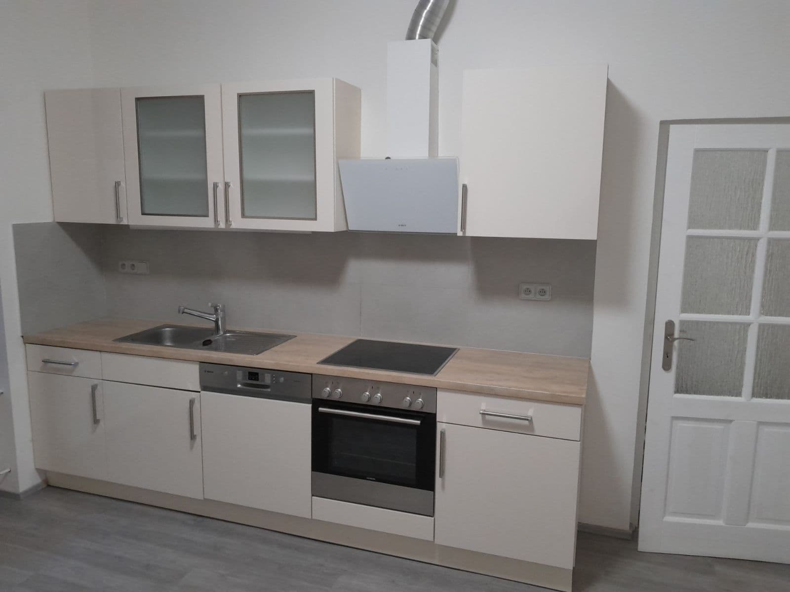 Prenájom bytu 2-izbový 64 m², Viktora Huga, Praha, Praha Prenájom bytu 2-izbový 64 m², Viktora Huga, Praha, Praha