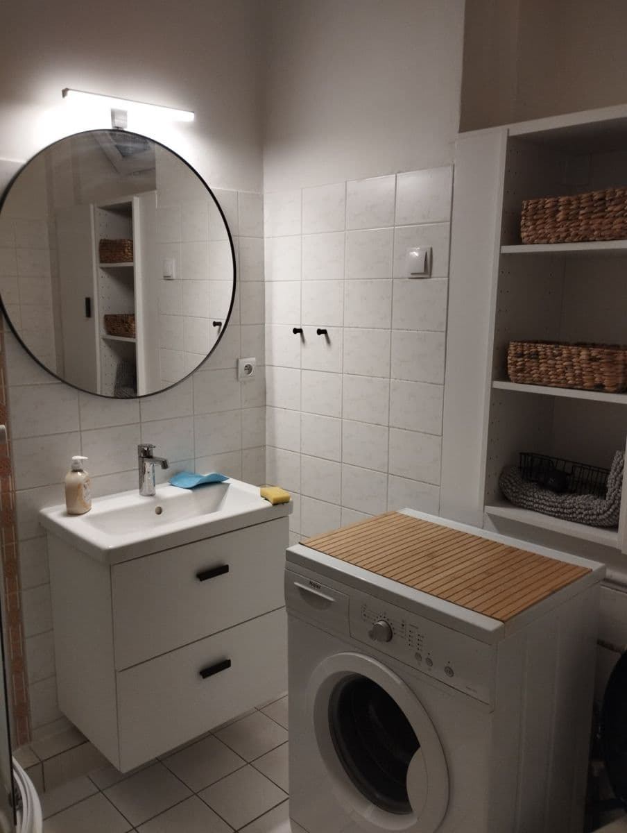Prenájom bytu 1-izbový 31 m², Roháčova, Praha, Praha Prenájom bytu 1-izbový 31 m², Roháčova, Praha, Praha