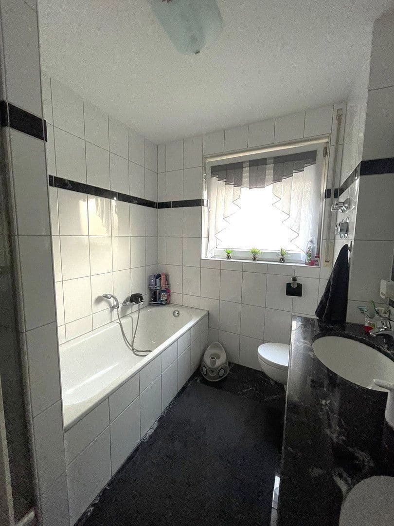 Prenájom bytu 3-izbový 78 m², Schützenstraße 111, Bottrop, Severné Porýnie - Westfálsko Prenájom bytu 3-izbový 78 m², Schützenstraße 111, Bottrop, Severné Porýnie - Westfálsko
