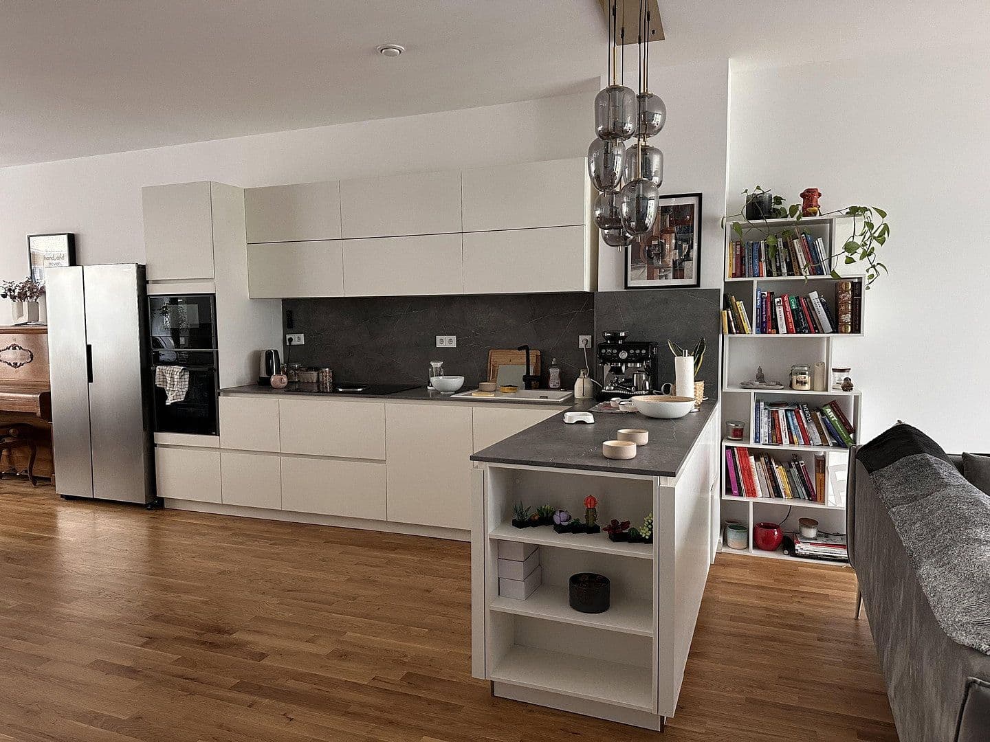 Prenájom bytu 3-izbový 104 m², Pettenkoferstr 13, Berlin, Berlín Prenájom bytu 3-izbový 104 m², Pettenkoferstr 13, Berlin, Berlín