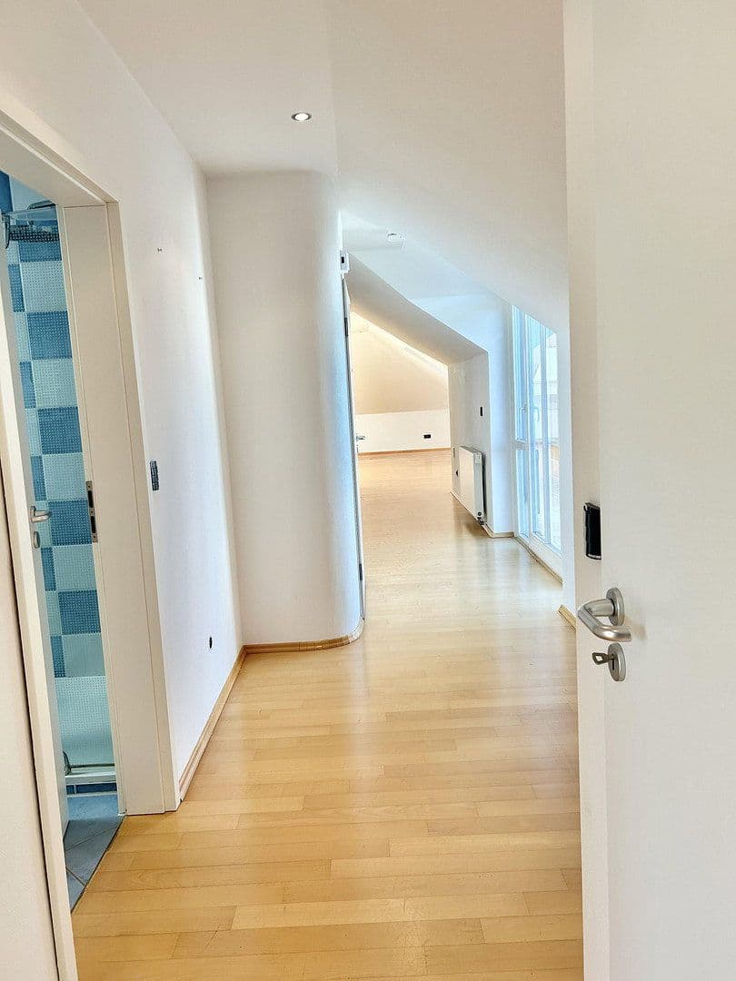 Prenájom bytu 3-izbový 95 m², Oldenburg, Dolné Sasko Prenájom bytu 3-izbový 95 m², Oldenburg, Dolné Sasko