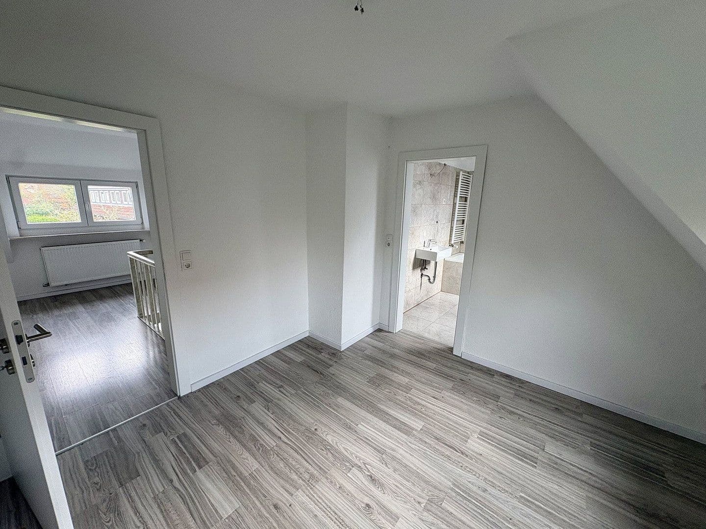 Prenájom bytu 4-izbový 115 m², Sottrum, Dolné Sasko Prenájom bytu 4-izbový 115 m², Sottrum, Dolné Sasko