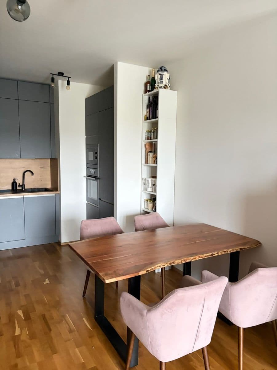 Prenájom bytu 2-izbový 56 m², Mezi vodami, Praha, Praha Prenájom bytu 2-izbový 56 m², Mezi vodami, Praha, Praha