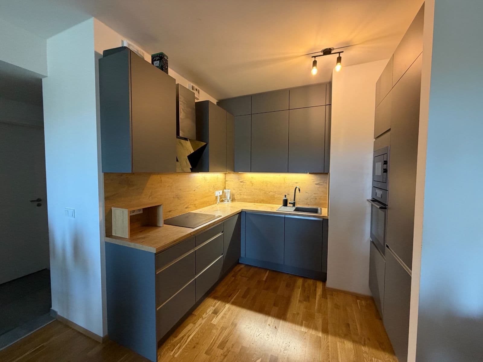 Prenájom bytu 2-izbový 56 m², Mezi vodami, Praha, Praha Prenájom bytu 2-izbový 56 m², Mezi vodami, Praha, Praha