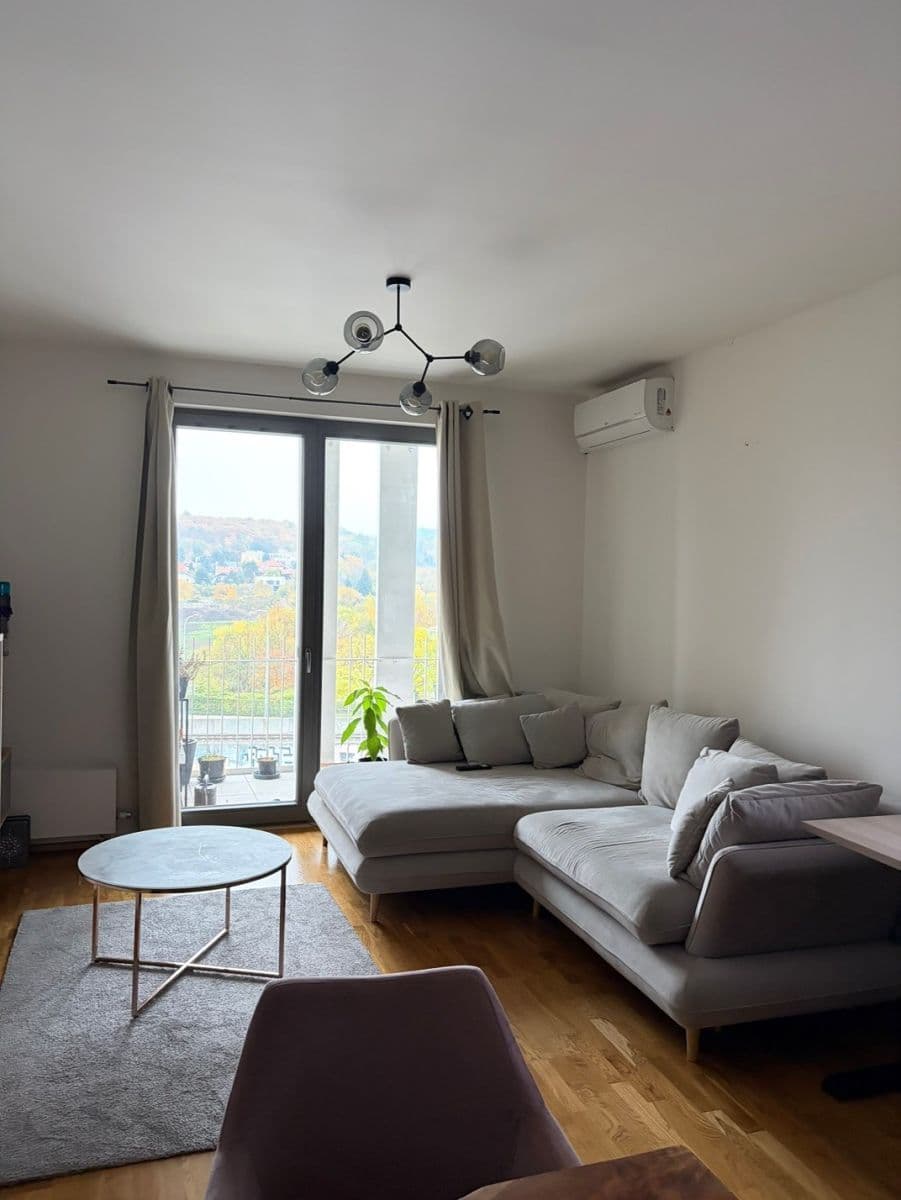 Prenájom bytu 2-izbový 56 m², Mezi vodami, Praha, Praha Prenájom bytu 2-izbový 56 m², Mezi vodami, Praha, Praha