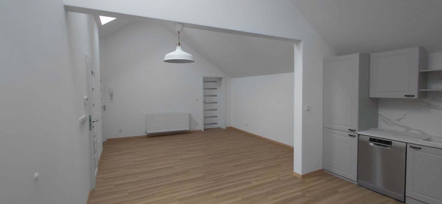 Prenájom bytu 4-izbový 155 m², Jednostranná, Praha, Praha Prenájom bytu 4-izbový 155 m², Jednostranná, Praha, Praha