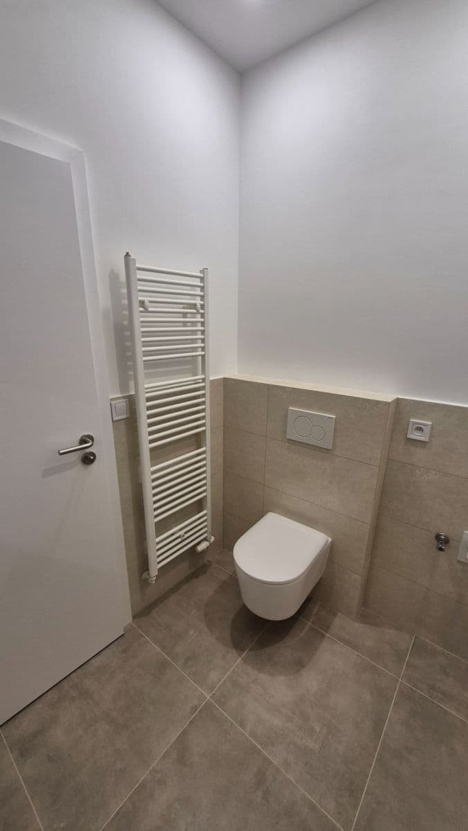 Prenájom bytu 4-izbový 155 m², Jednostranná, Praha, Praha Prenájom bytu 4-izbový 155 m², Jednostranná, Praha, Praha