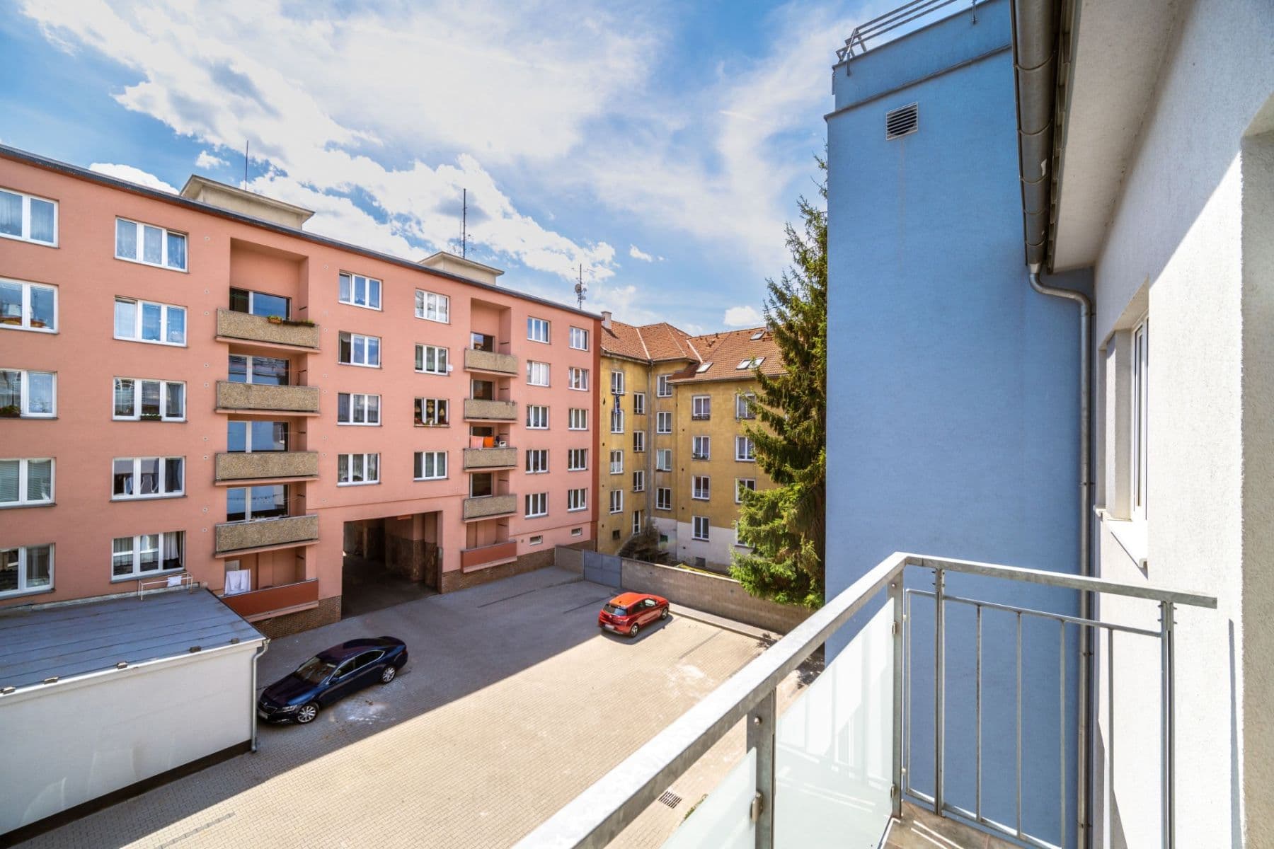 Predaj garáže 12 m², Karlovy Vary, Karlovarský kraj Predaj garáže 12 m², Karlovy Vary, Karlovarský kraj