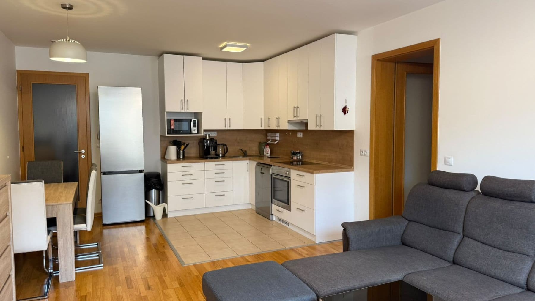 Prenájom bytu 3-izbový 75 m², Lovčenská, Praha, Praha Prenájom bytu 3-izbový 75 m², Lovčenská, Praha, Praha