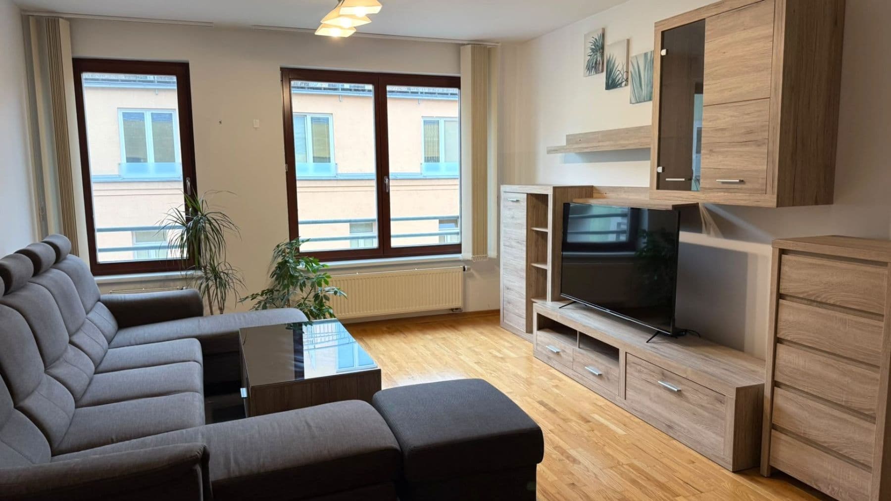 Prenájom bytu 3-izbový 75 m², Lovčenská, Praha, Praha Prenájom bytu 3-izbový 75 m², Lovčenská, Praha, Praha