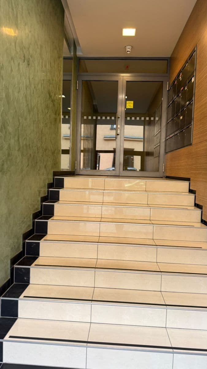 Prenájom bytu 3-izbový 75 m², Lovčenská, Praha, Praha Prenájom bytu 3-izbový 75 m², Lovčenská, Praha, Praha
