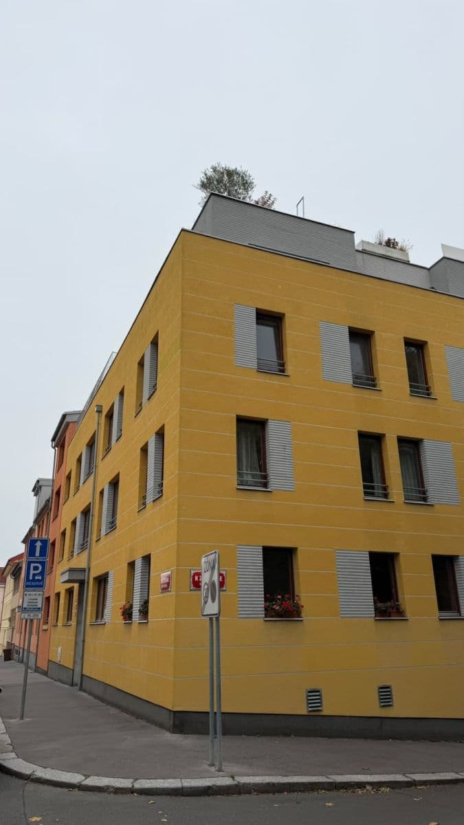 Prenájom bytu 3-izbový 75 m², Lovčenská, Praha, Praha Prenájom bytu 3-izbový 75 m², Lovčenská, Praha, Praha