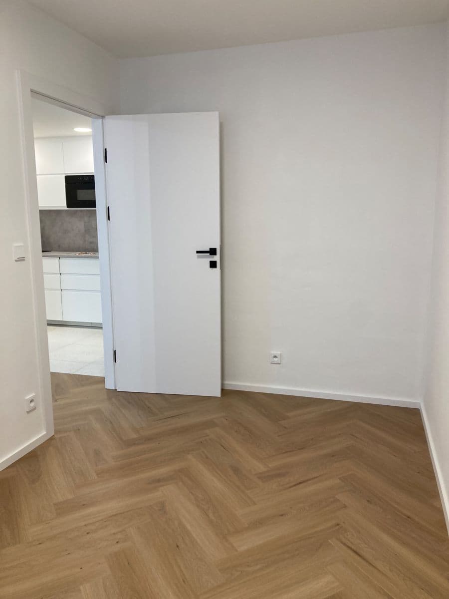 Prenájom bytu 3-izbový 64 m², Merhautova, Brno, Jihomoravský kraj Prenájom bytu 3-izbový 64 m², Merhautova, Brno, Jihomoravský kraj