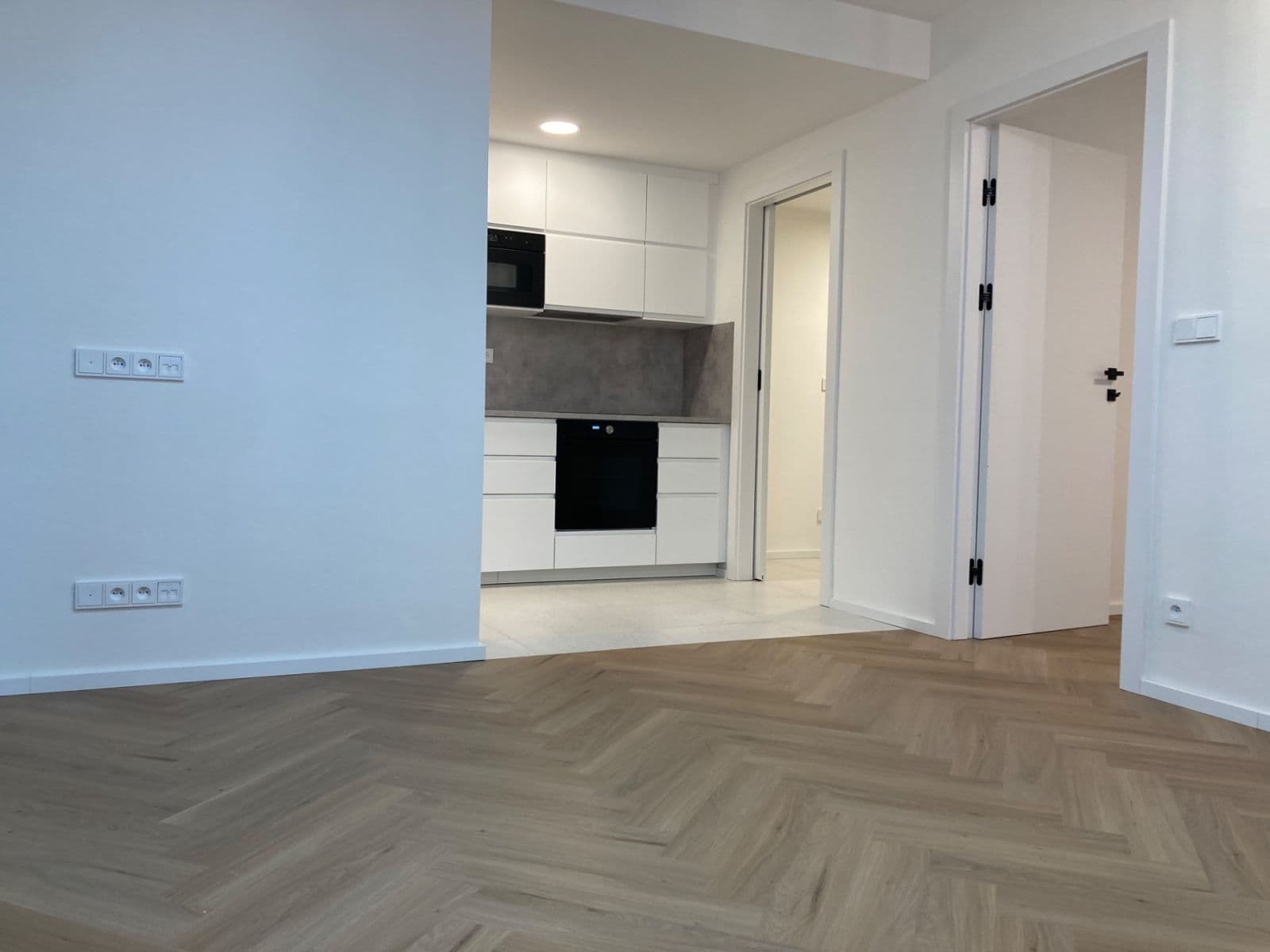 Prenájom bytu 3-izbový 64 m², Merhautova, Brno, Jihomoravský kraj Prenájom bytu 3-izbový 64 m², Merhautova, Brno, Jihomoravský kraj