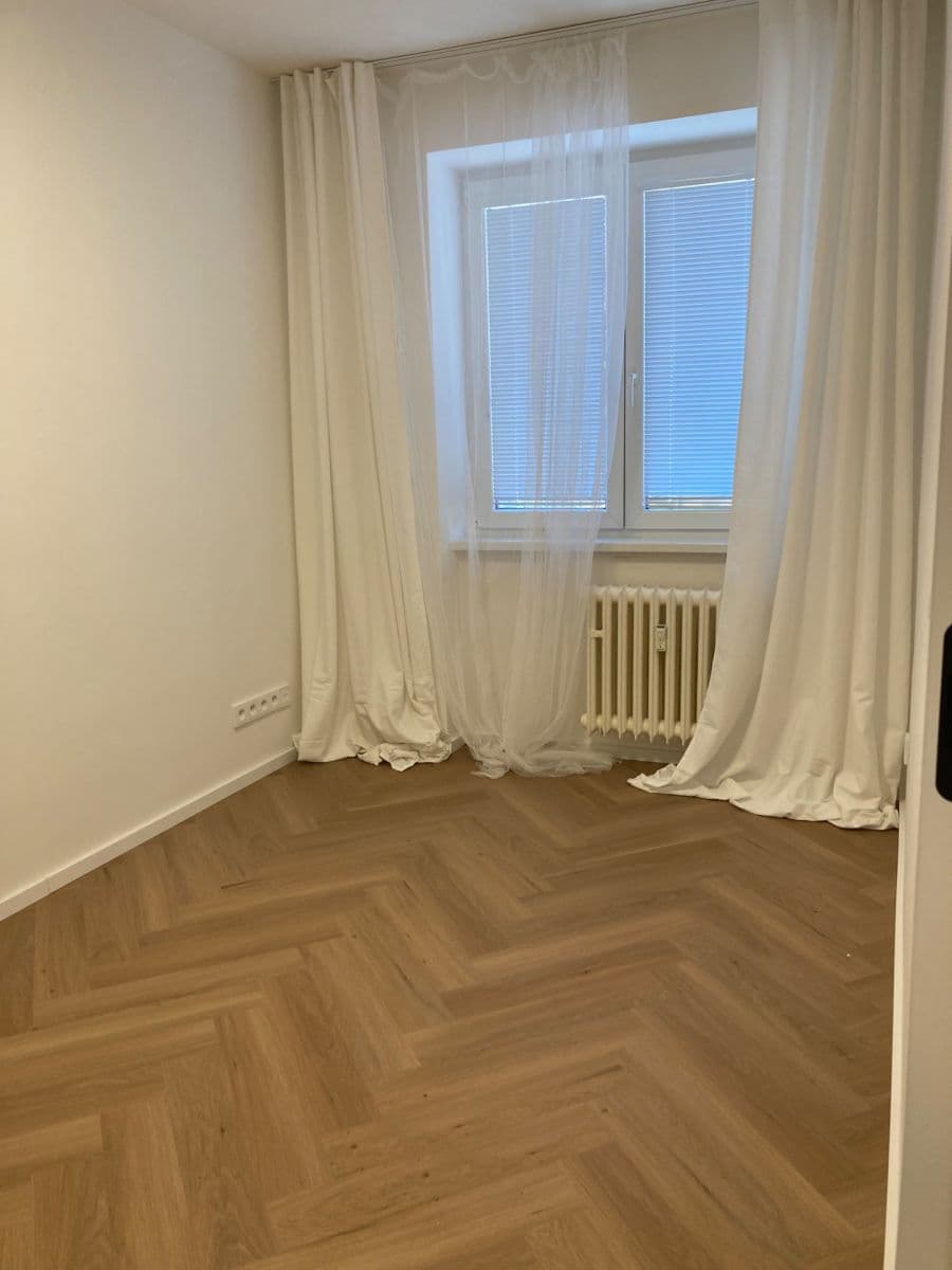 Prenájom bytu 3-izbový 64 m², Merhautova, Brno, Jihomoravský kraj Prenájom bytu 3-izbový 64 m², Merhautova, Brno, Jihomoravský kraj