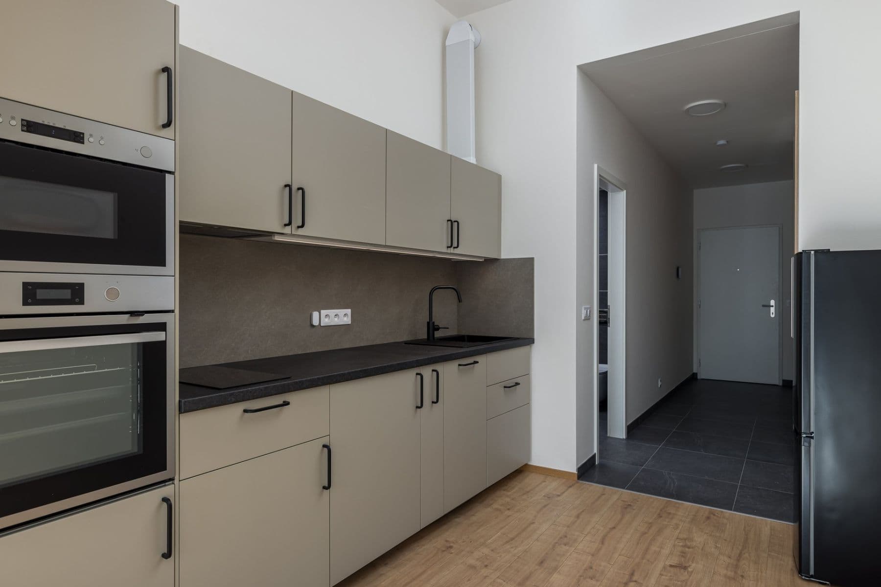 Prenájom bytu 1-izbový 36 m², Českobrodská, Praha, Praha Prenájom bytu 1-izbový 36 m², Českobrodská, Praha, Praha