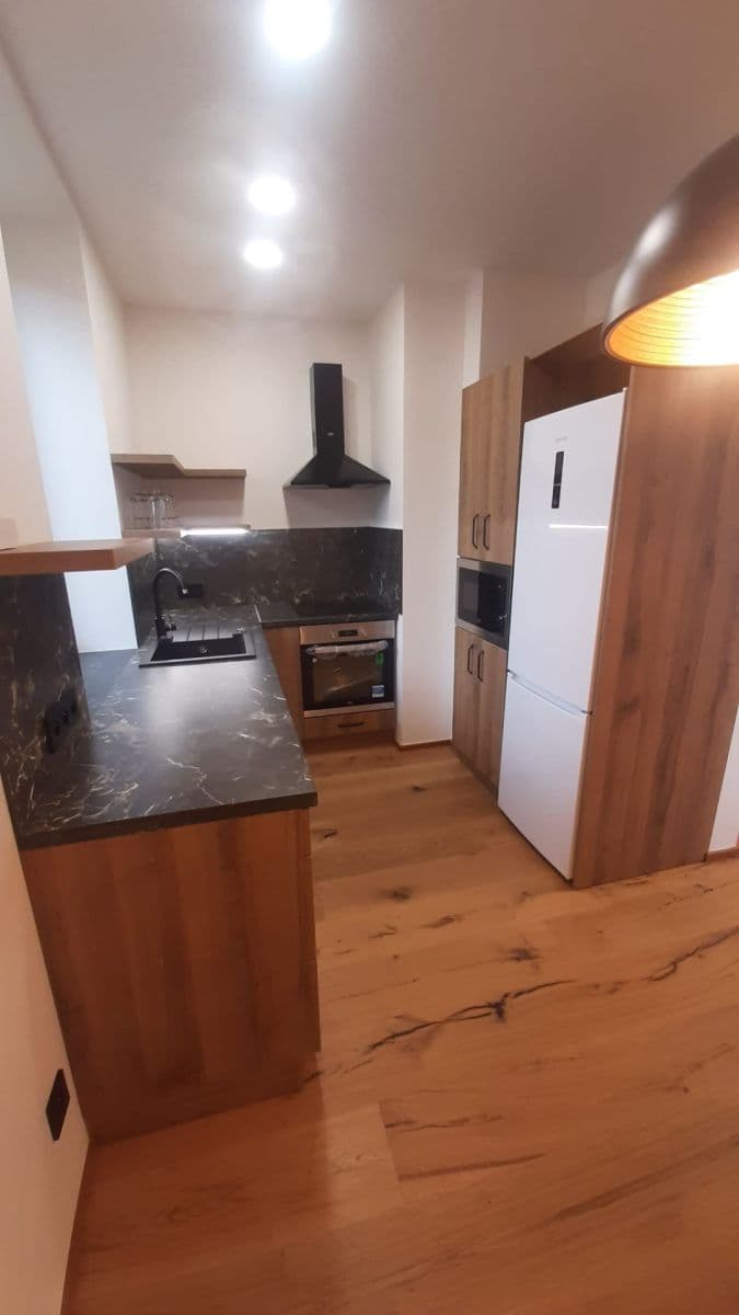 Prenájom bytu 3-izbový 78 m², Sulická, Praha, Praha Prenájom bytu 3-izbový 78 m², Sulická, Praha, Praha