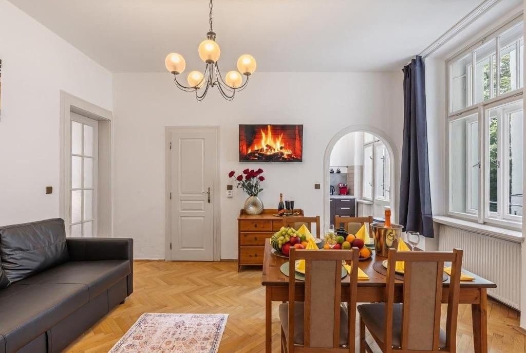Prenájom bytu 3-izbový 143 m², Krakovská, Praha, Praha Prenájom bytu 3-izbový 143 m², Krakovská, Praha, Praha
