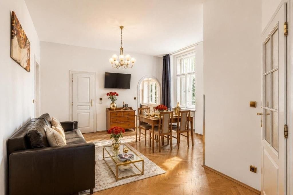Prenájom bytu 3-izbový 143 m², Krakovská, Praha, Praha Prenájom bytu 3-izbový 143 m², Krakovská, Praha, Praha