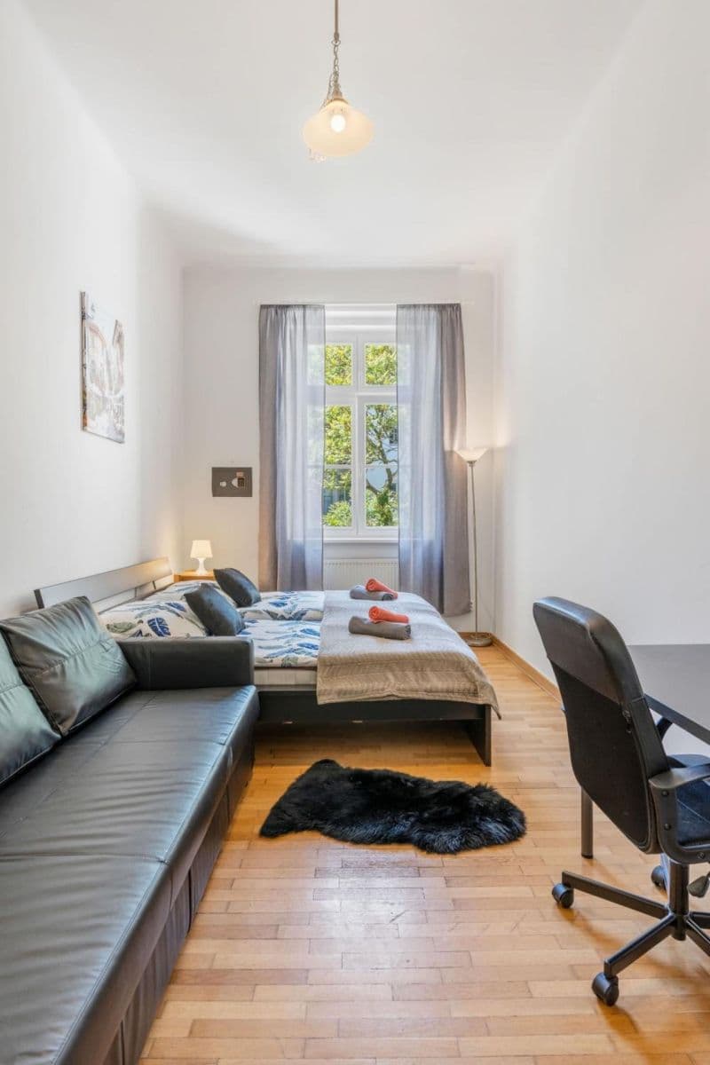 Prenájom bytu 3-izbový 151 m², Tyršova, Praha, Praha Prenájom bytu 3-izbový 151 m², Tyršova, Praha, Praha