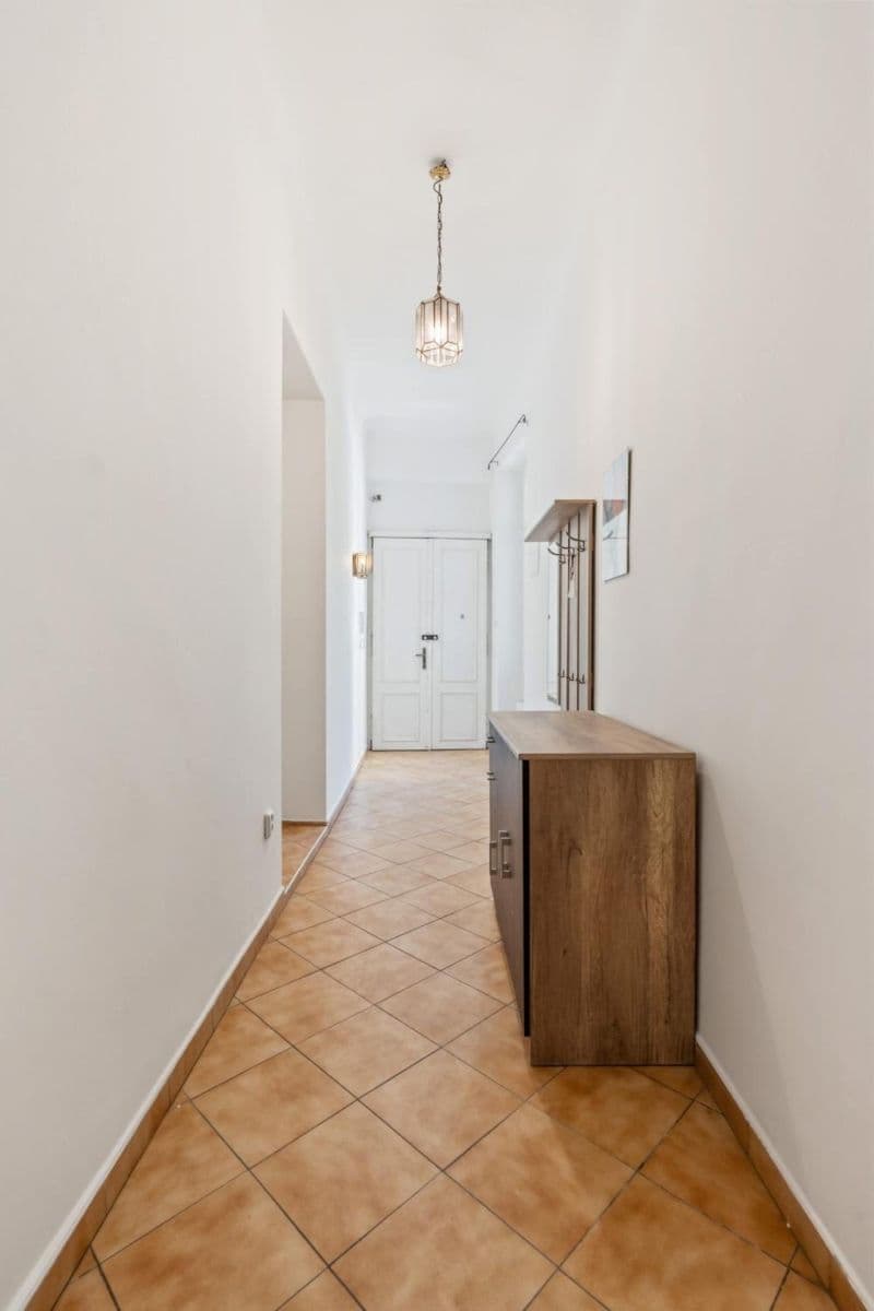 Prenájom bytu 3-izbový 151 m², Tyršova, Praha, Praha Prenájom bytu 3-izbový 151 m², Tyršova, Praha, Praha