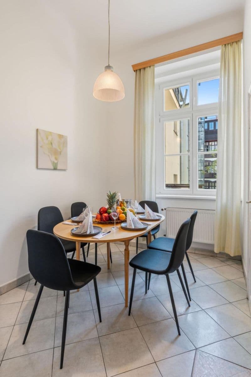 Prenájom bytu 3-izbový 151 m², Tyršova, Praha, Praha Prenájom bytu 3-izbový 151 m², Tyršova, Praha, Praha