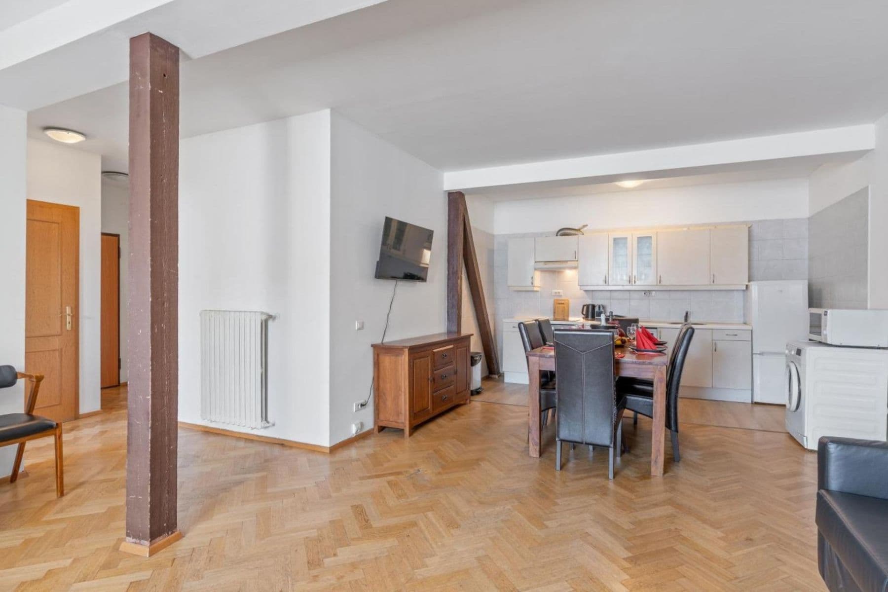 Prenájom bytu 3-izbový 129 m², Matoušova, Praha, Praha Prenájom bytu 3-izbový 129 m², Matoušova, Praha, Praha