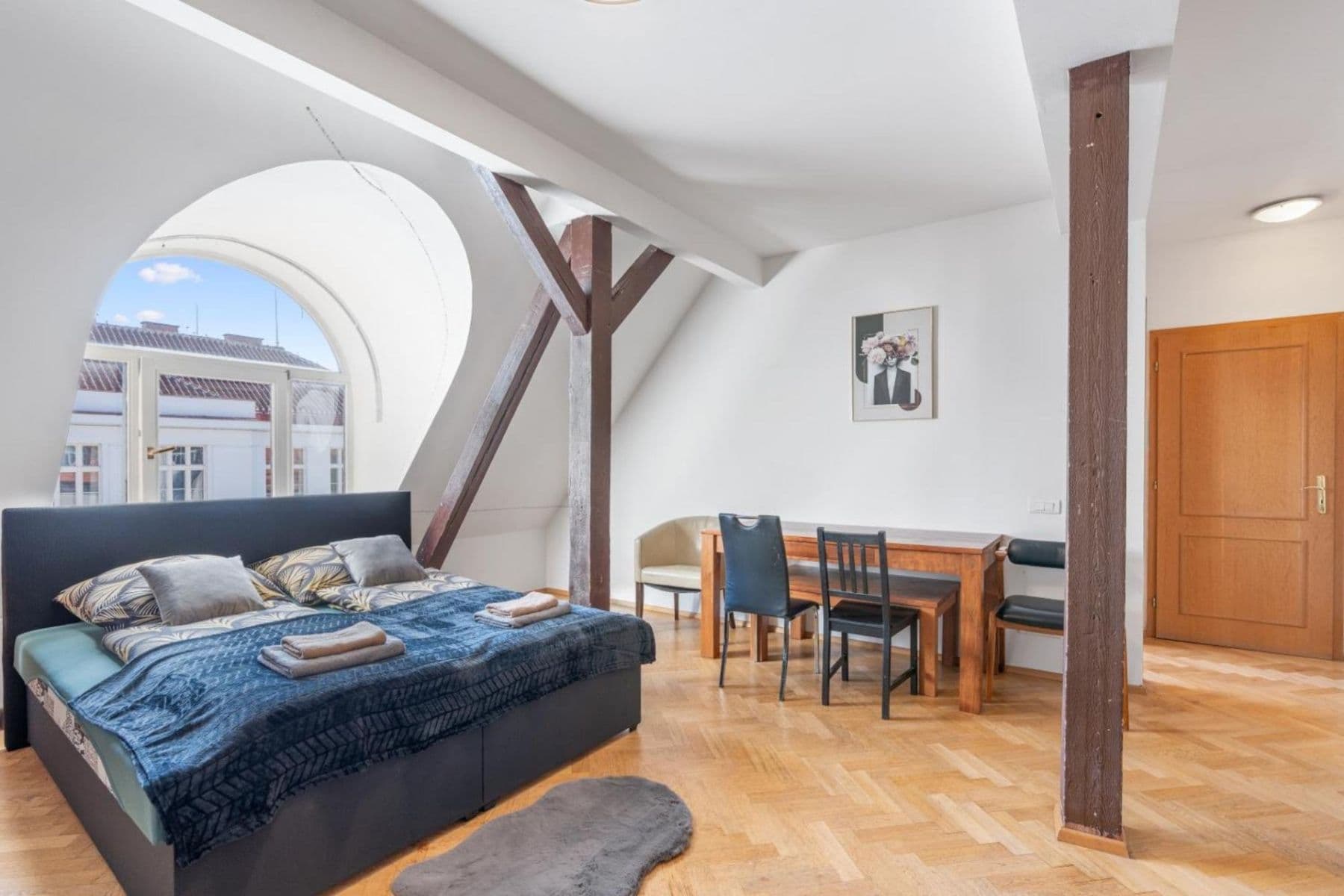 Prenájom bytu 3-izbový 129 m², Matoušova, Praha, Praha Prenájom bytu 3-izbový 129 m², Matoušova, Praha, Praha