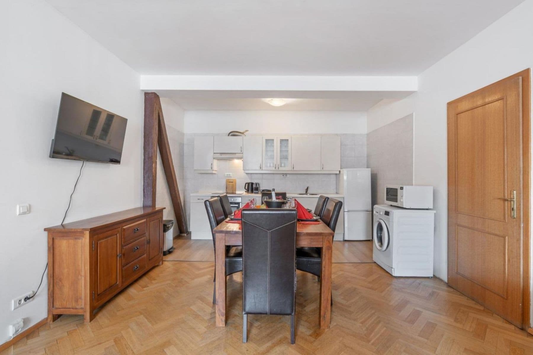 Prenájom bytu 3-izbový 129 m², Matoušova, Praha, Praha Prenájom bytu 3-izbový 129 m², Matoušova, Praha, Praha