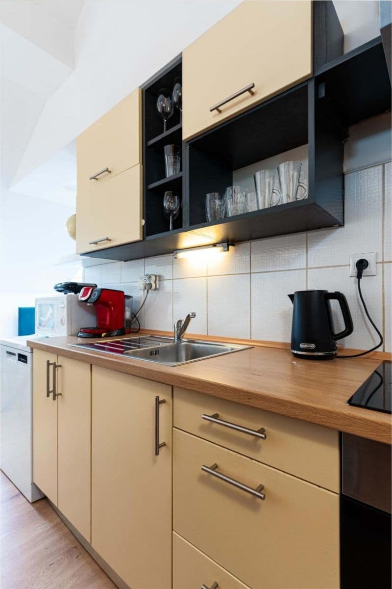 Prenájom bytu 3-izbový 134 m², Wenzigova, Praha, Praha Prenájom bytu 3-izbový 134 m², Wenzigova, Praha, Praha