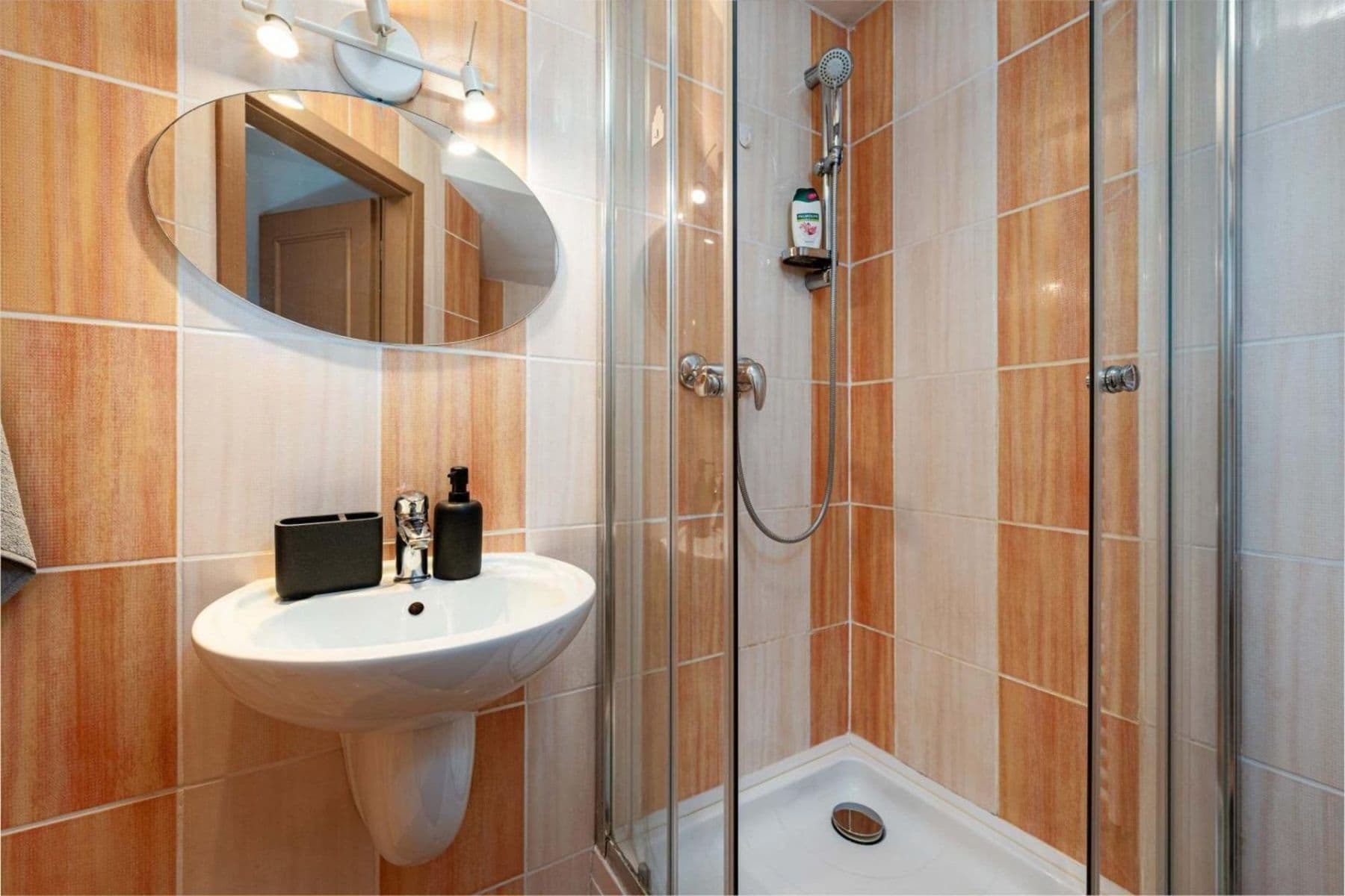 Prenájom bytu 3-izbový 134 m², Wenzigova, Praha, Praha Prenájom bytu 3-izbový 134 m², Wenzigova, Praha, Praha